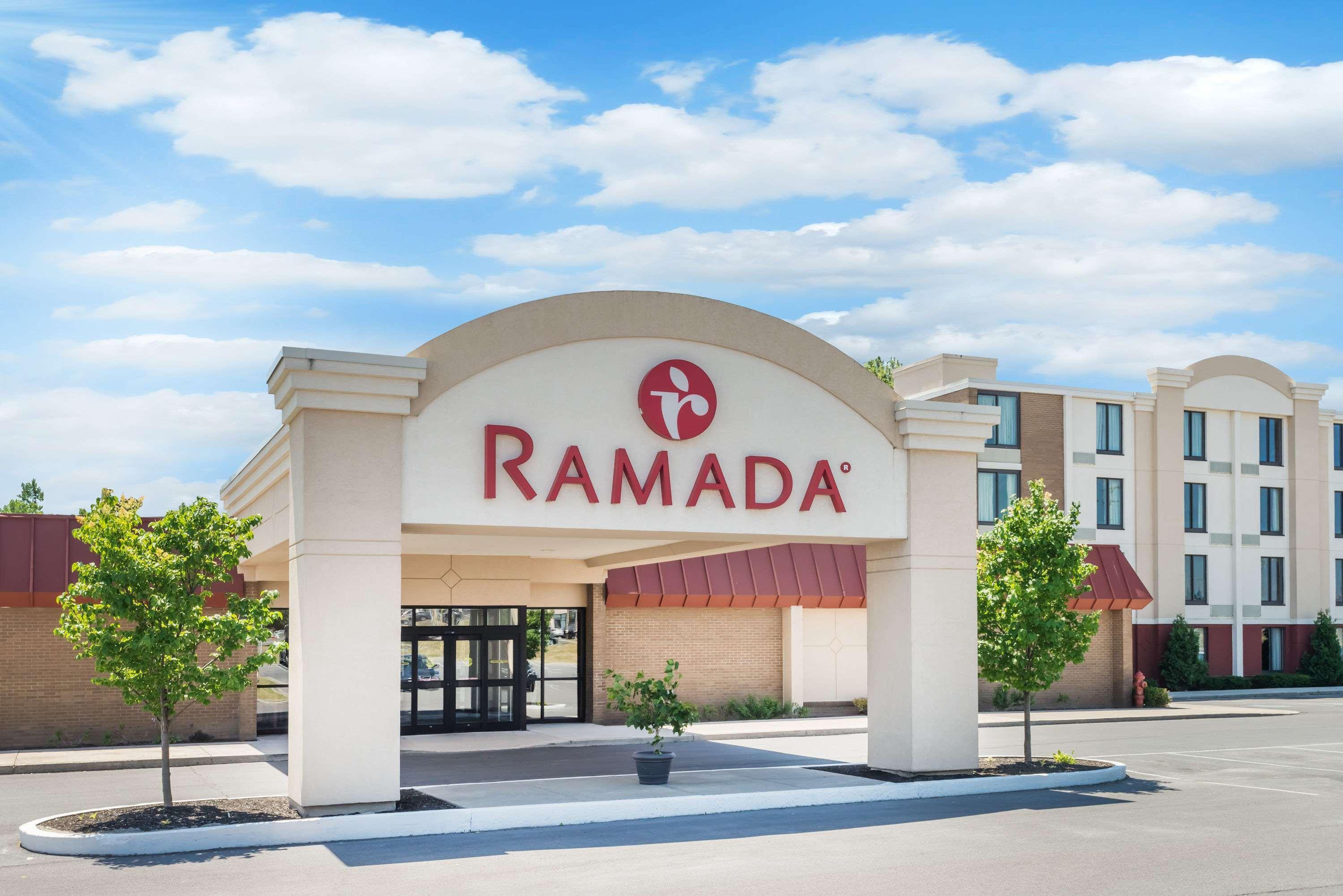 Ramada By Wyndham Watertown Thousand Exteriör bild