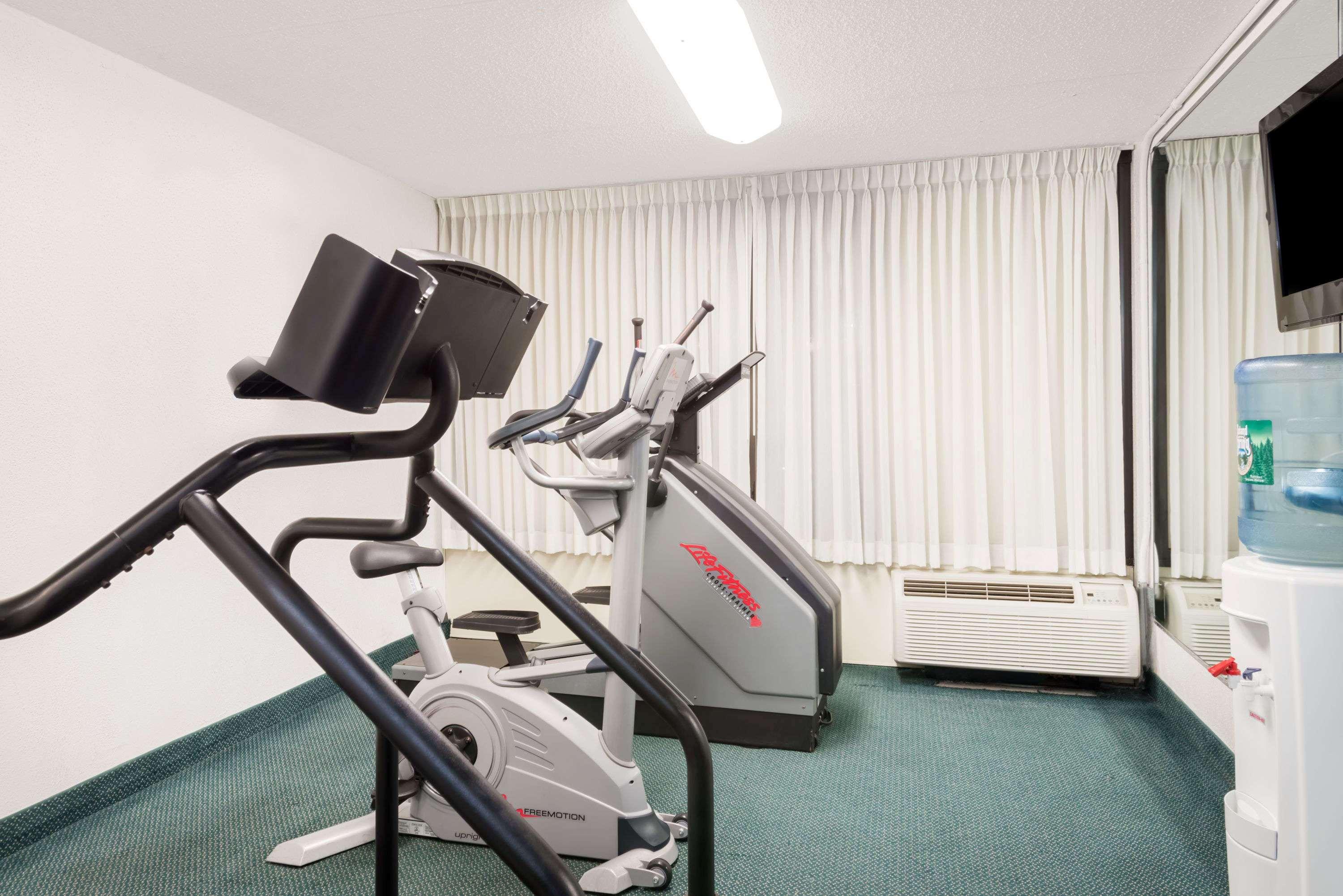 Ramada By Wyndham Watertown Thousand Exteriör bild