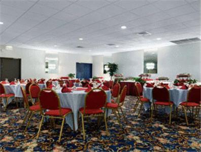 Ramada By Wyndham Watertown Thousand Restaurang bild